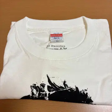 새상품, 미사용입니다. Ed Sheeran 티셔츠 XL 사이즈 화이트