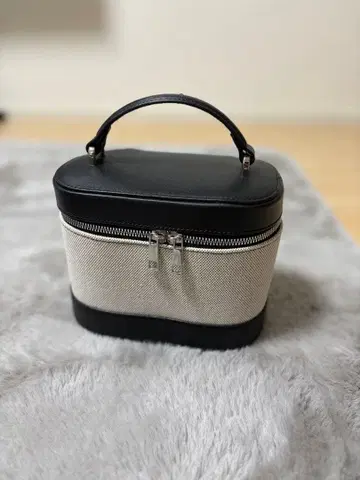 화장품 파우치 블랙과 베이지