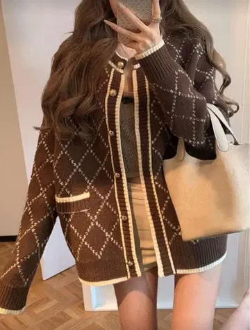 브라운 다이아몬드 패턴 니트 가디건