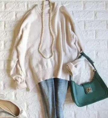 투모로우랜드 맥피 고급 캐시미어 라무 오버 사이즈 밑단 니트 화이트