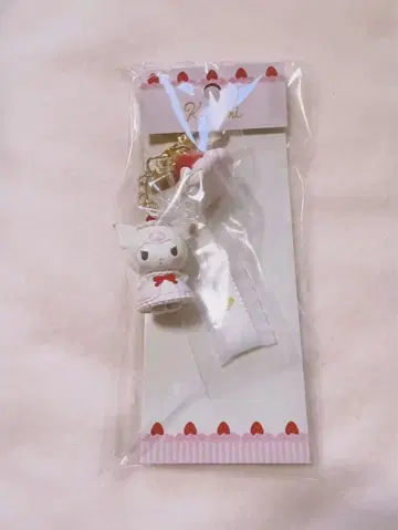 산리오 딸기 휘핑 케이크 시리즈 키링 쿠로미