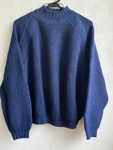 네이비 하이넥 스웨터