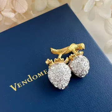 반돔 이치고 파베 브로치