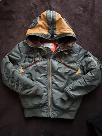 AVIREX MA-1 플라이트 자켓 카키