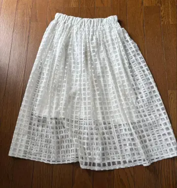GLASS LINE 화이트 레이스 스커트