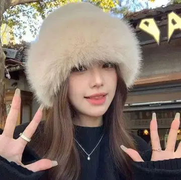 크림색 퍼 버킷 햇