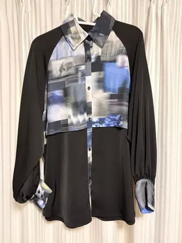 긴팔 셔츠 블랙과 파랑 그래픽