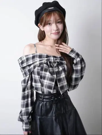 LIP SERVICE 오프숄더 리본 체크 셔츠 상의