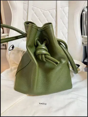 VASIC 올리브 그린 복조리 백