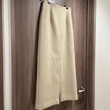 IENA 크림색 타이트 스커트 슬릿