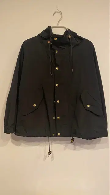 Deuxieme Classe 후드 부착 블랙 자켓