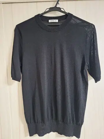 EVERYDAY I LIKE. 블랙 반팔 상의