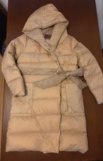 어반 리서치 벨트 포함 다운 자켓 베이지 아우터