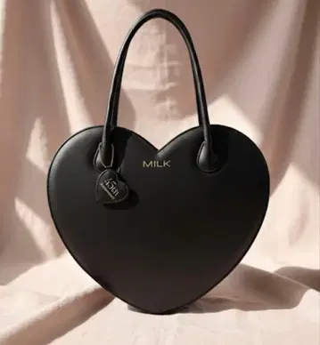 MILK 하트백 블랙