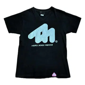 이카 블랙 V 이카 로고 V