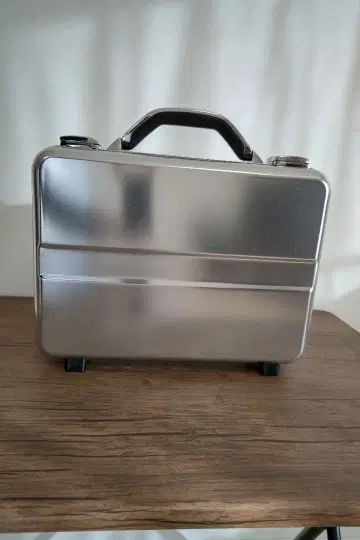 아타셰 케이스 실버