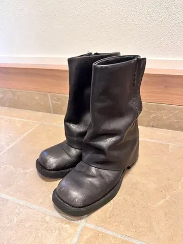 Ash 블랙 지퍼 통굽 부츠