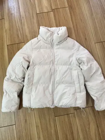 GU 화이트 다운 자켓