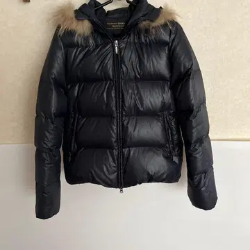 블랙 후드 부착 다운 자켓