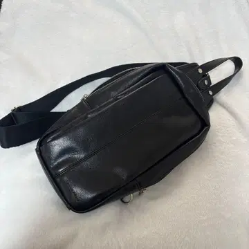 블랙 가죽 숄더백