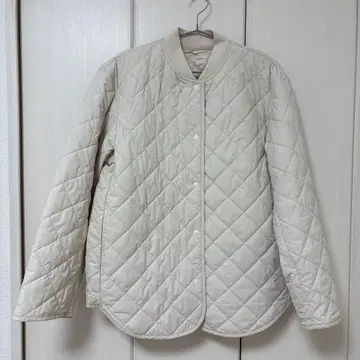 아이보리 퀼팅 자켓