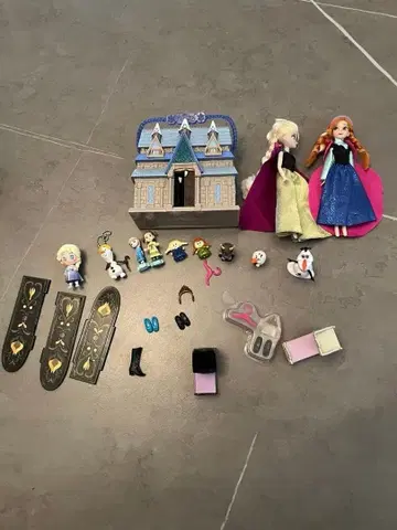 겨울왕국 엘사와 얼음 궁전 세트 미니 인형 포함