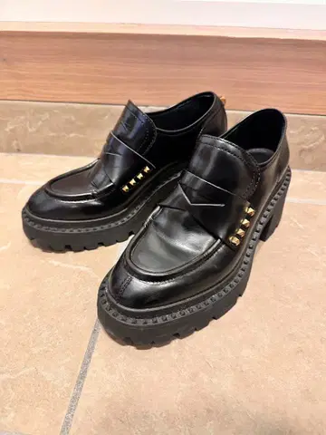 ASH 스터드 통굽 로퍼 블랙