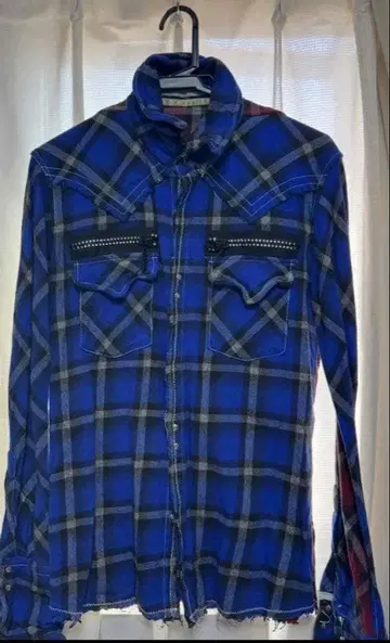 프란시스트모크스 체크 셔츠 사쿠라이 카즈토시 착용