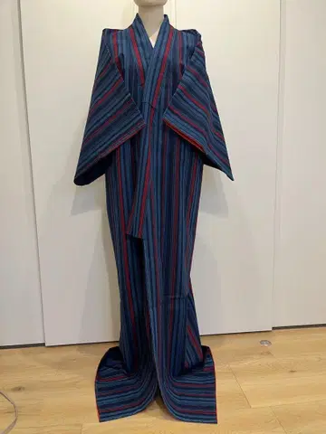 파랑과 빨간색 스트라이프 캐주얼 기모노