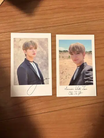 사인 포함 폴라로이드 사진 2장 세트