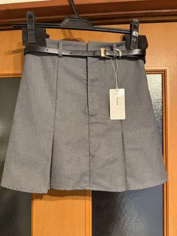 그레이 플리츠 미니 스커트 벨트 포함