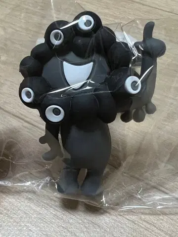 블랙 미야쿠미야쿠 PVC 마스코트 (블랙) C 키링