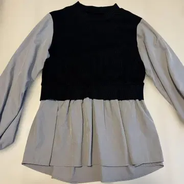 긴팔 레이어드 상의 네이비와 그레이