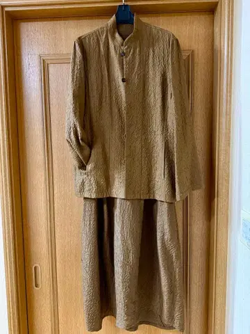 요건 레일 올리브 브라운 실크 셋업