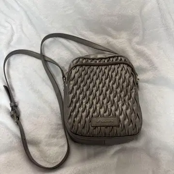 실버 뜨개질 디자인 숄더백