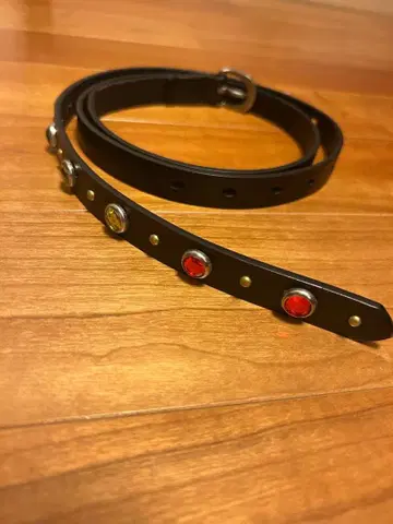 야마다 렌 스터드 벨트 CALEE 스타일