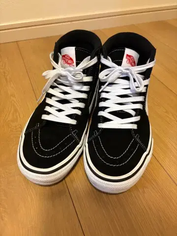 Vans Sk8-Hi 블랙/화이트 하이컷 스니커즈