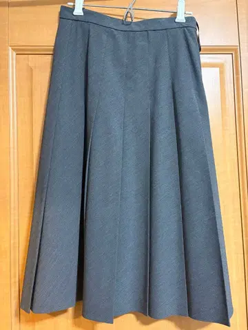 [택 포함 새상품] 유니클로 와이드 플리츠 미디 스커트 S