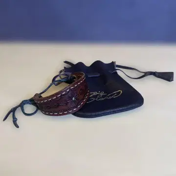 BIG HAND 빅핸드 가죽 팔찌 뱅글