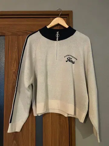 니코앤드 백 로고 지퍼 니트 nikoand