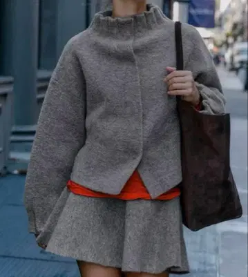 이번 시즌 히트 상품!! ZARA 니트 봄버 자켓 그레이 하이넥 M