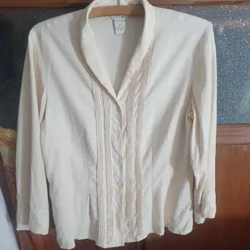 앤티크 실크 크림색 7부 소매 핀턱 셔츠