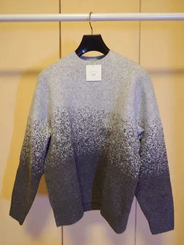 유니클로 수플레얀 그라데이션 크루넥 스웨터 L 사이즈 그레이