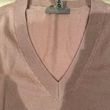 띠어리 루스 옅은 핑크 V넥 긴팔 니트