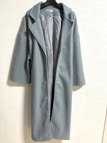 스카이블루 롱 코트