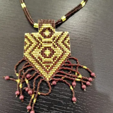 비즈 자수 목걸이 기하학 패턴