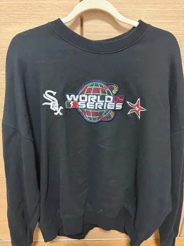 ZOMBIE ECCENTRIC 블랙 맨투맨