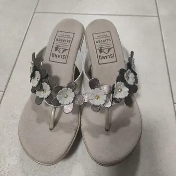 ISLAND SLIPPER 플라워 웨지 샌들 7