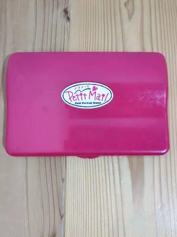 Petit Mail 푸치메일 캐리커처 스탬프 빨간색 타미