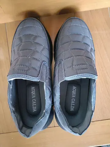 ACQUA CALDA 그레이 슬립온 슈즈